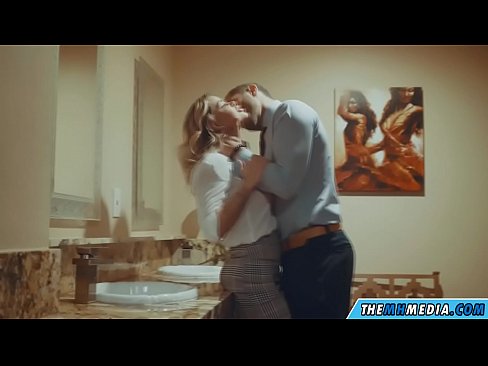 ❤️ Khi một cô gái tóc vàng busty quyến rũ bạn trong một nhà vệ sinh công cộng ❤️❌  Homemade porn  ở% vi.sexera.ru%  ❌️❤
